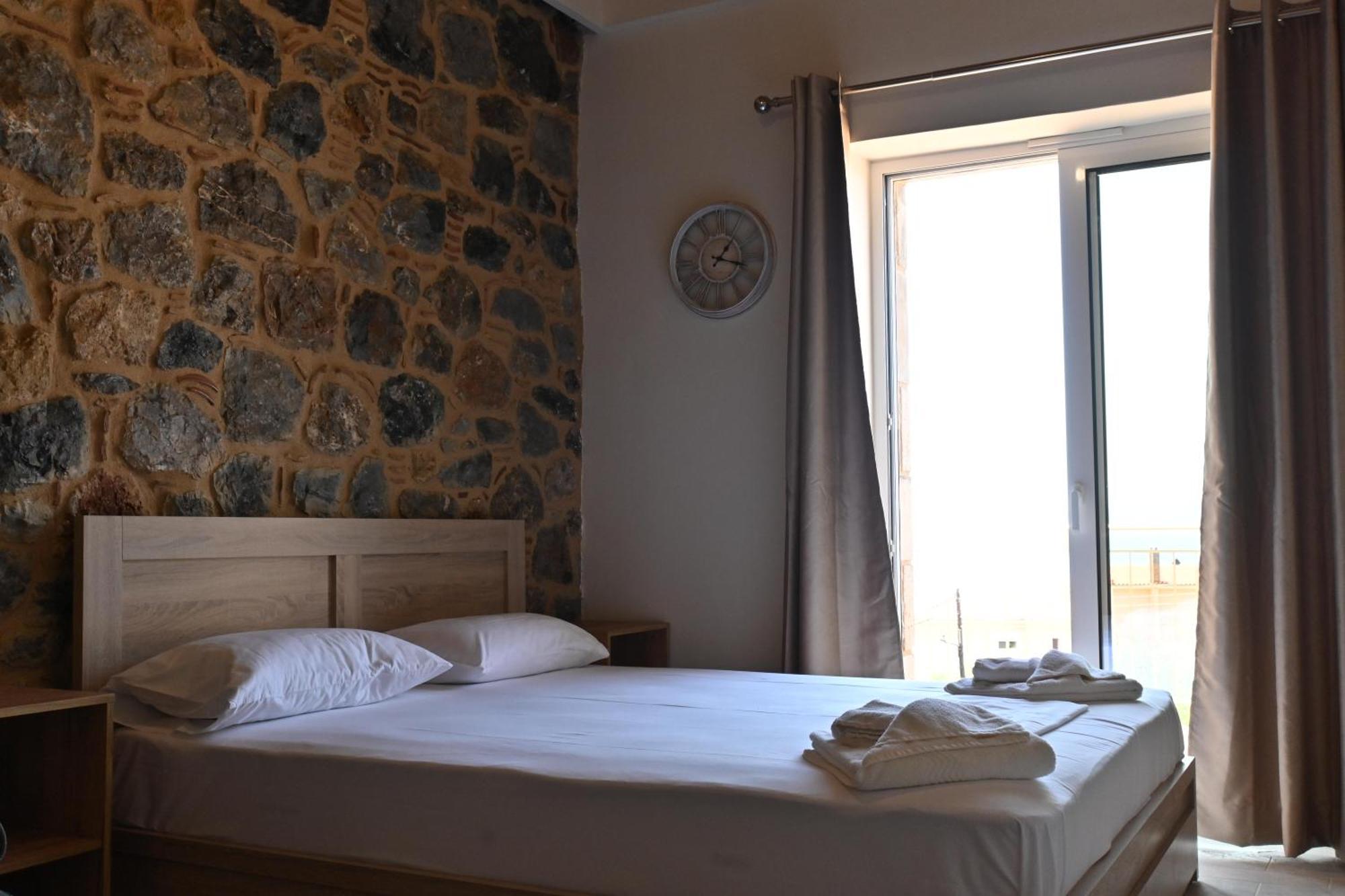 Lithino Rooms Kalamata Bagian luar foto