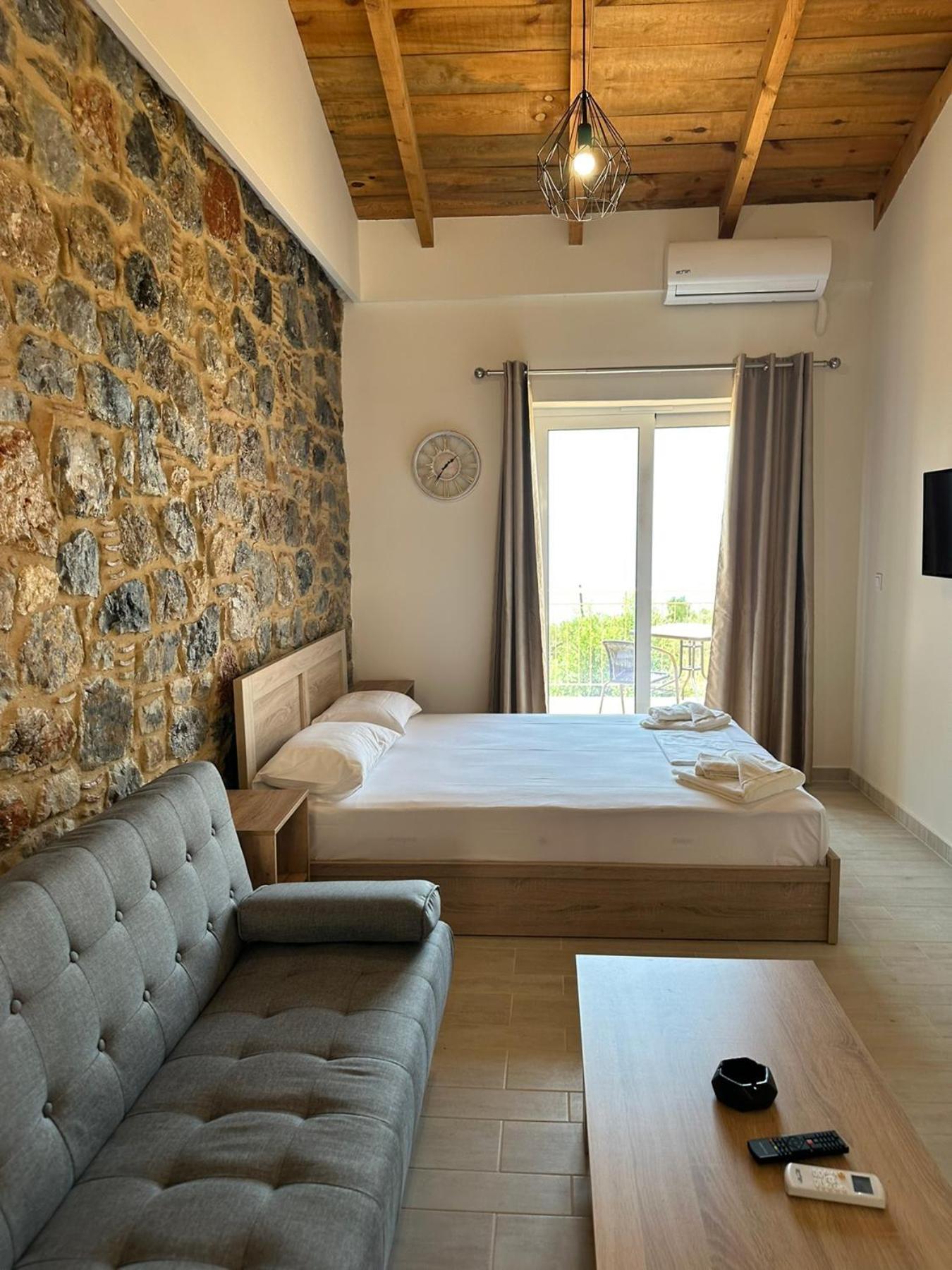 Lithino Rooms Kalamata Bagian luar foto