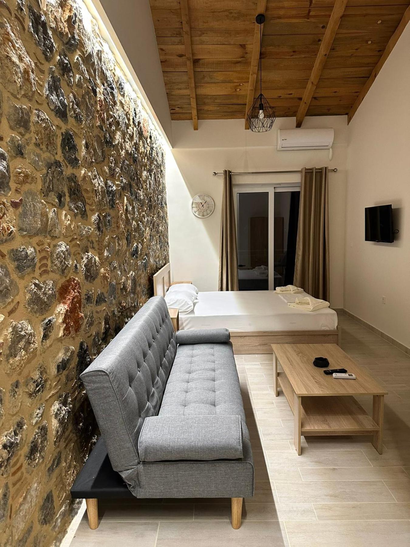 Lithino Rooms Kalamata Bagian luar foto